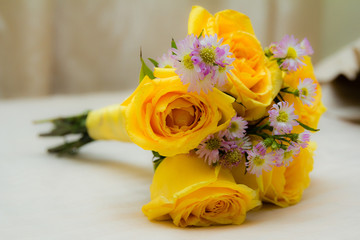 Ramo de flores amarillo para boda