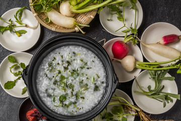 山菜粥　七草粥　Wild grass porridge Japanese food
