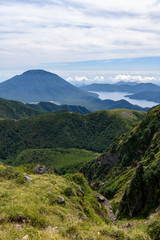 Obraz premium Ciało mężczyzny widziane z góry Nikko Shirane i jeziora Chuzenji