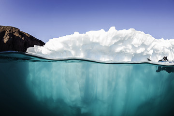 Icebergs in the Scoresbysund fjord area of eastern Greenland. - obrazy, fototapety, plakaty