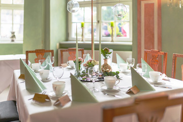 geschmückter Tisch zur Hochzeit
