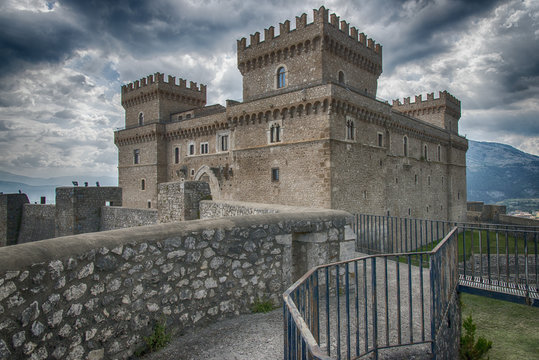 Castello "Piccolomini" localit&agrave; Celano (Aq)