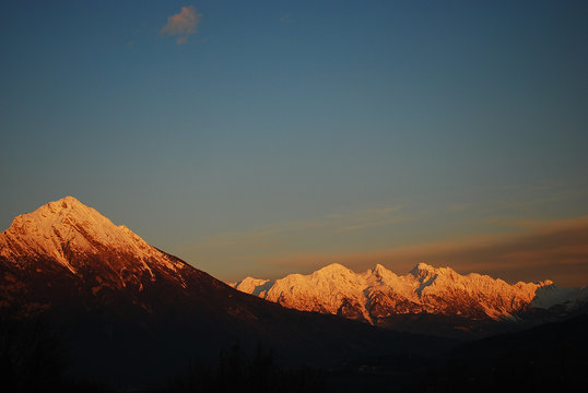 le bellissime montagne che circondano belluno, ricoperte dalla prima neve