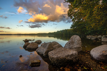 Fototapeta na wymiar lake in the light of the setting sun in autumn-lake Drawsko, Poland