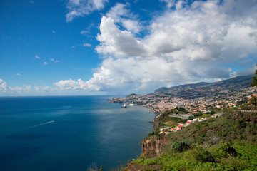 Fototapeta na wymiar Blick auf Funchal; Madeira; Portugal