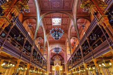 Interior of the Great Synagogue (Tabakgasse Synagogue) in Budapest, Hungary - obrazy, fototapety, plakaty