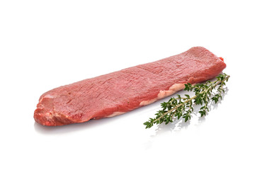Lammrücken Lammfilet roh mit Thymian weiß freigestellt