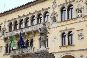 Fototapeta na wymiar historic old town of Belluno, Italy 