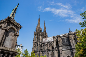 Fototapeta na wymiar Cathédrale Notre-Dame-de-l'Assomption à Clermont-Ferrand