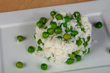 Steamed rice with green peas