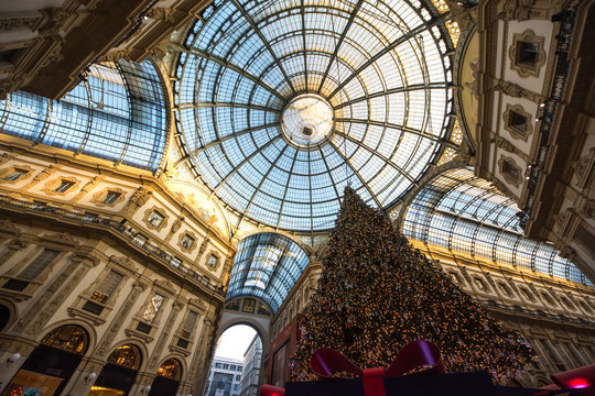 Christmas tree in the Galleria Vittorio Emanuele II, Milan Italy