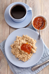 Oatmeal porridge with jam