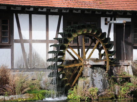 M&uuml;hlrad einer alten Wasserm&uuml;hle