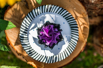 Czarno biała szkatułka z przykrywką origami 3D