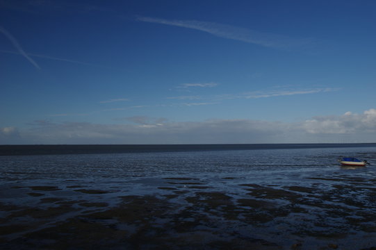 Ruderboot im Watt vor Pellworm