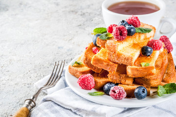 Baked french toasts with berries