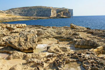 Skaliste wybrzeże wyspy Gozo na Malcie
