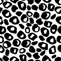 Seamless black and white leopard pattern. Animal skin grunge texture. Vector illustration.
