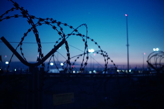 Flughafen bei Nacht