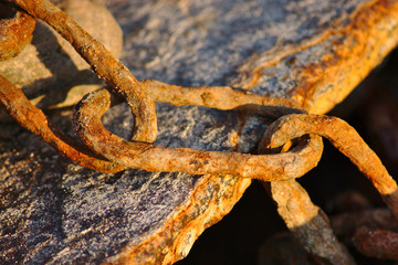 Rostige solide Kette