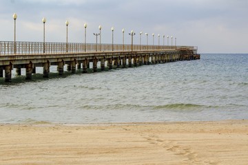 Fototapeta na wymiar the pier in winter
