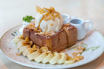 Vanilla ice cream on honey toasted bread with banana