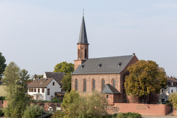 Fototapeta na wymiar Mainufer bei Mainz Kostheim