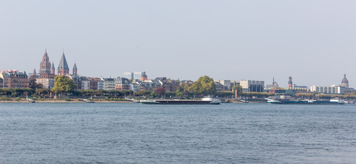 Fototapeta premium Skyline von Mainz am Rhein