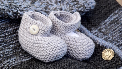 Wunderschöne Handarbeit, Babyschuhe aus Wolle gestrickt, Strickwaren