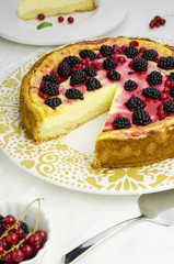 Cheesecake with blackberries and red currants