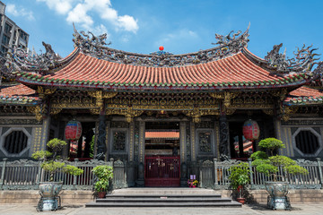 Fototapeta premium The Longshan Mengija temple in Taipei, Taiwan
