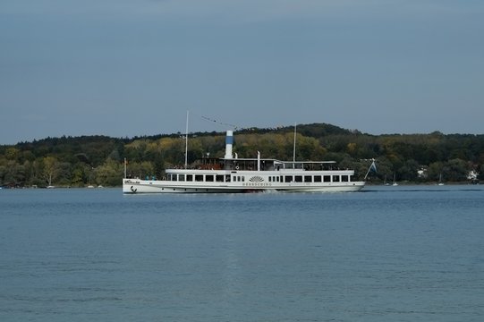 Ammersee mit Schaufelraddampfer Herrsching