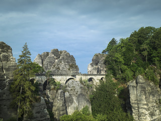 Die berühmte Bogenbrücke auf der Bastei im Nationalpark Sächsische Schweiz.