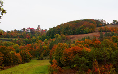 Obraz premium Die Leuchtenburg im Herbst
