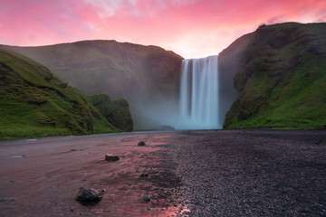 Skógafoss   Islandreisen für Entdecker  © Joseph Maniquet