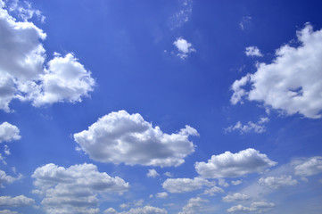 Naklejka na ściany i meble Beautiful clouds against the blue sky