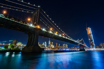 Fototapeta na wymiar Brooklyn Bridge at night 