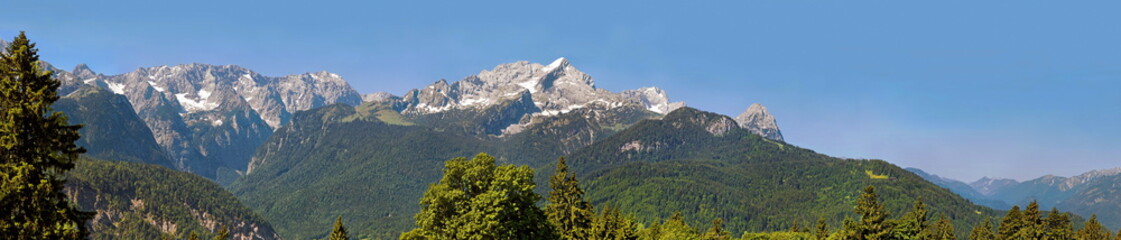 Fototapeta na wymiar Alspitze und Zugspitze Panorama