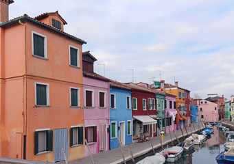 Fototapeta na wymiar Colorful houses canal