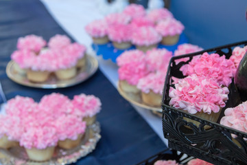 cupcakes with flowers
