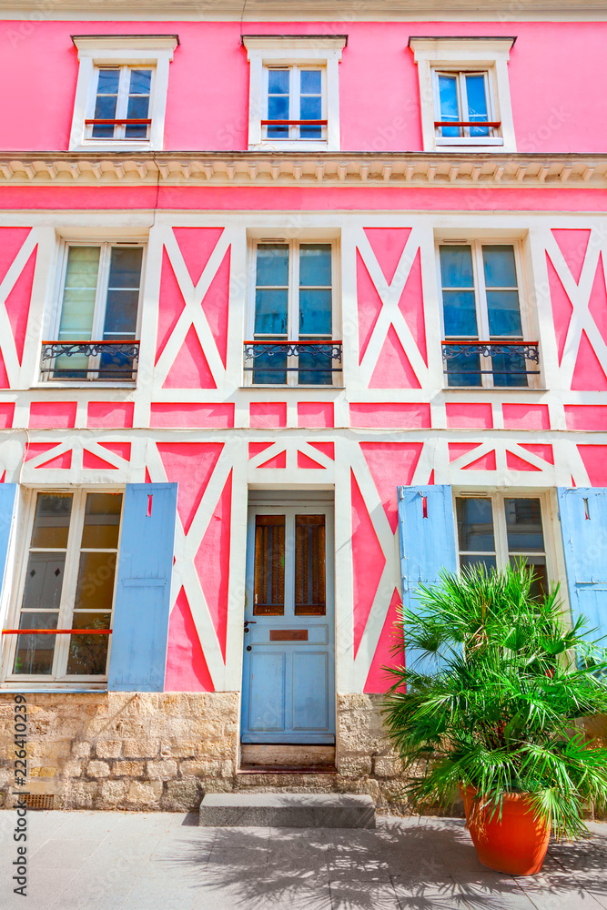 Canvas Prints Facade of Parisian building