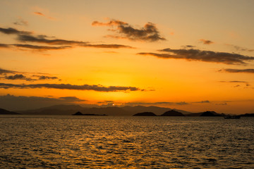 Puesta de sol mar de Flores