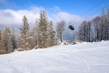 Gondola lift over the ski slope in Szczyrk © mkos83