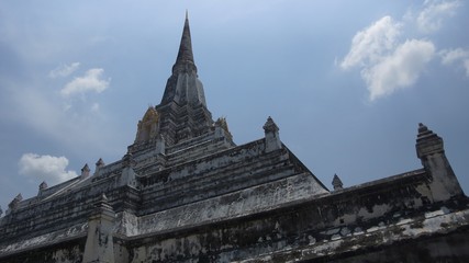 Buddhist temple founded in 1569, with a 50-m. chedi (stupa) restored in the 18th century - Wat Phu Khao Thong