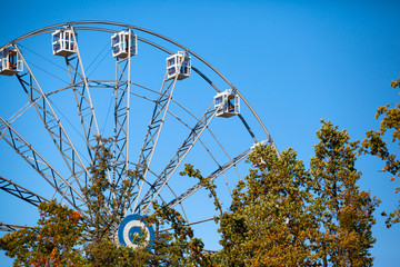Ferris wheel in the autumn park