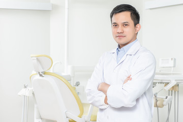 Obraz premium Portrait of male dentist