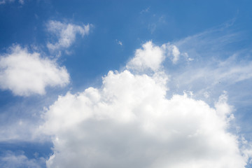 Fototapeta na wymiar Beautiful blue sky with cloud and copy space