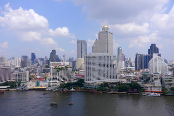 Fototapeta na wymiar Bangkok city skyline during the day. 