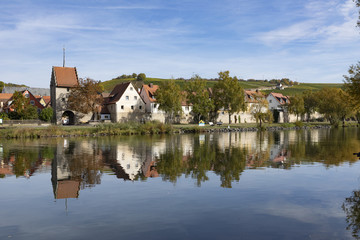 Fototapeta na wymiar scenic historic village of Frickenhausen at river Main