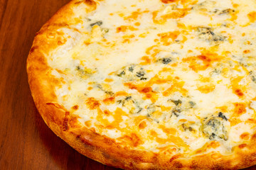 Pizza four cheese